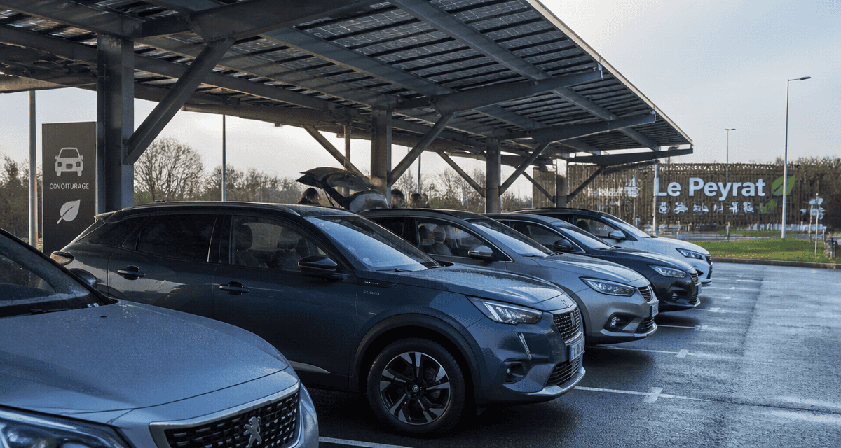 aire de covoiturage le peyrat voitures sous ombrières solaires