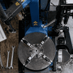 machine pour pneu semi-automatique et outils sur établi