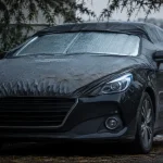 Proteger voiture : bâche respirante sur voiture dehors